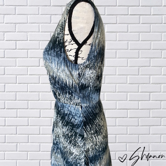 Mystree Raylin V-Neck Abstract Print Dress - Picture 4 of 6